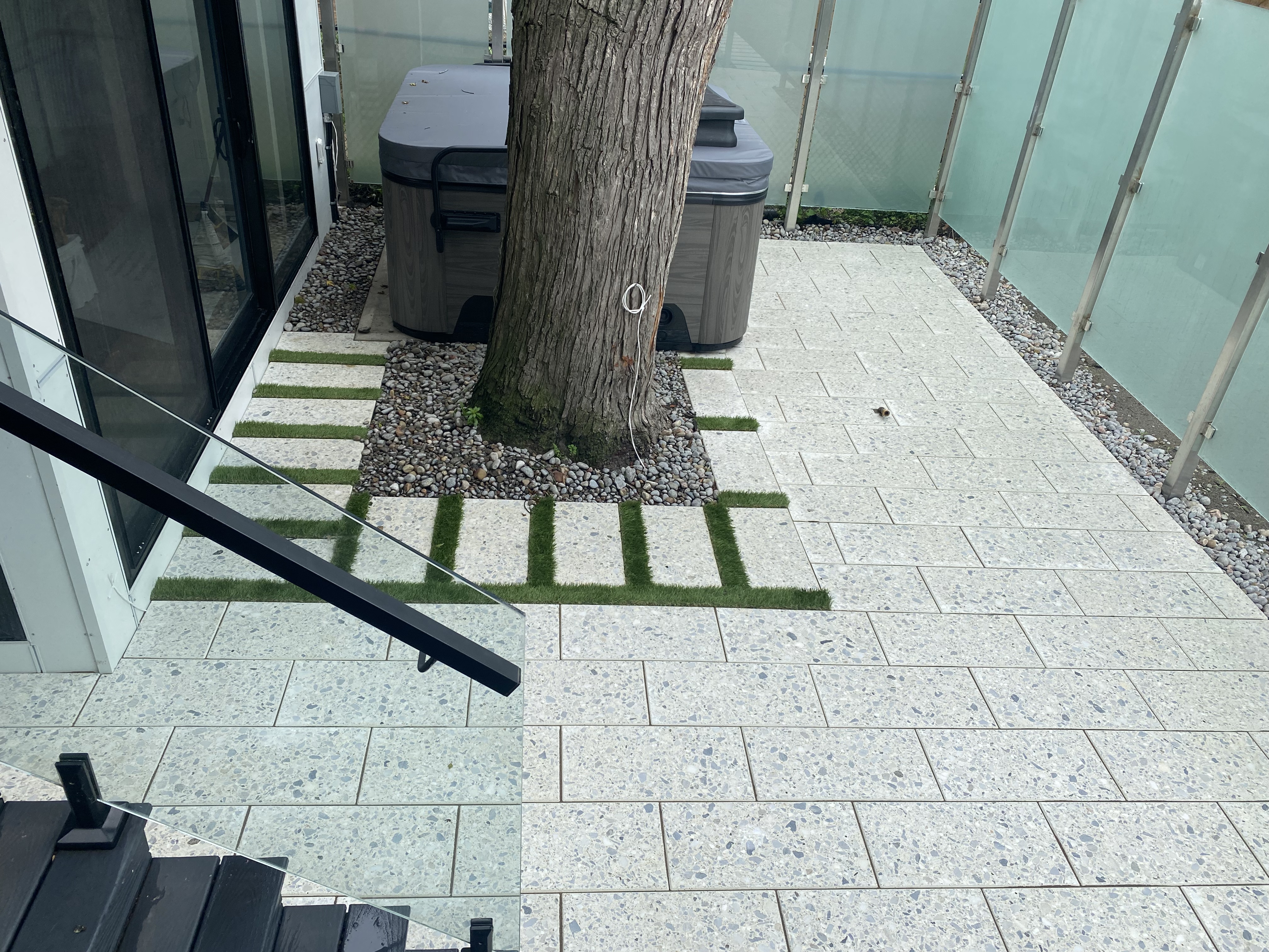 Large format slab patio hardscaping project in Toronto